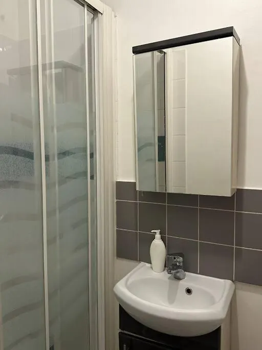 Paris Flat,Place D La Republique Apartment